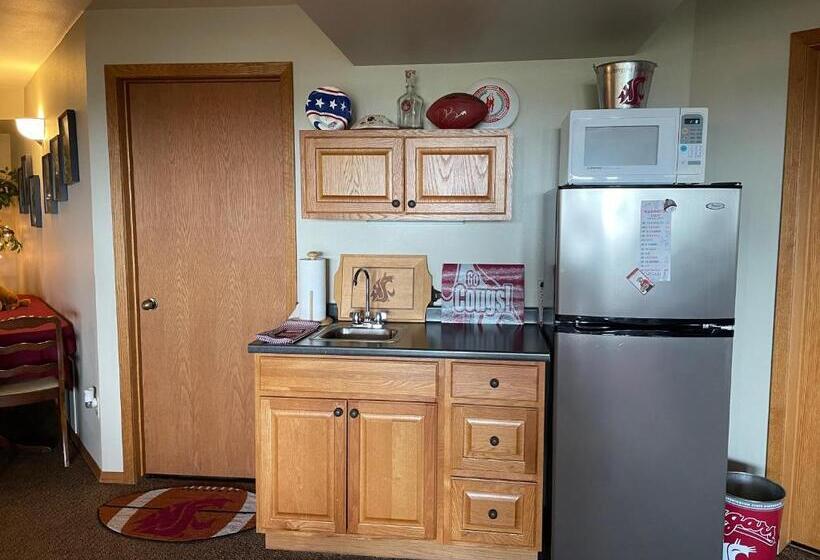 مبيت وإفطار The Lair At Crimson House