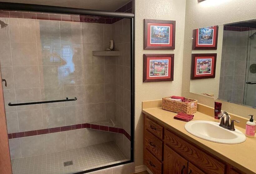 مبيت وإفطار The Lair At Crimson House