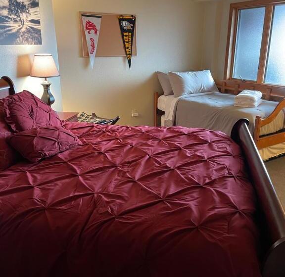 مبيت وإفطار The Lair At Crimson House