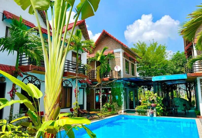 تختخواب و صبحانه The Pineapple House