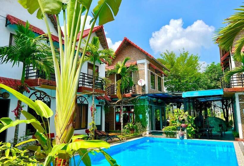 تختخواب و صبحانه The Pineapple House