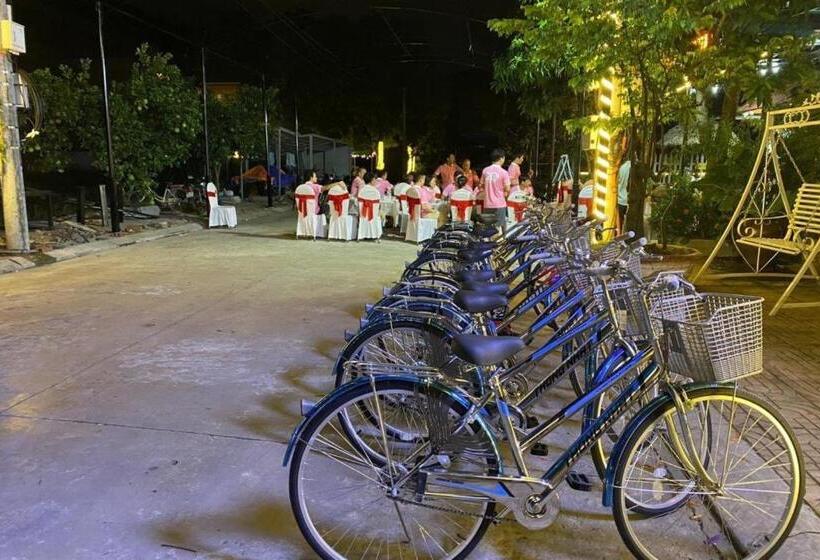 تختخواب و صبحانه The Pineapple House