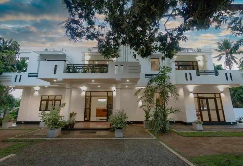 ベッドアンドブレックファースト Three Lines