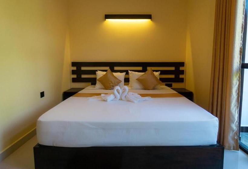 ベッドアンドブレックファースト Three Lines