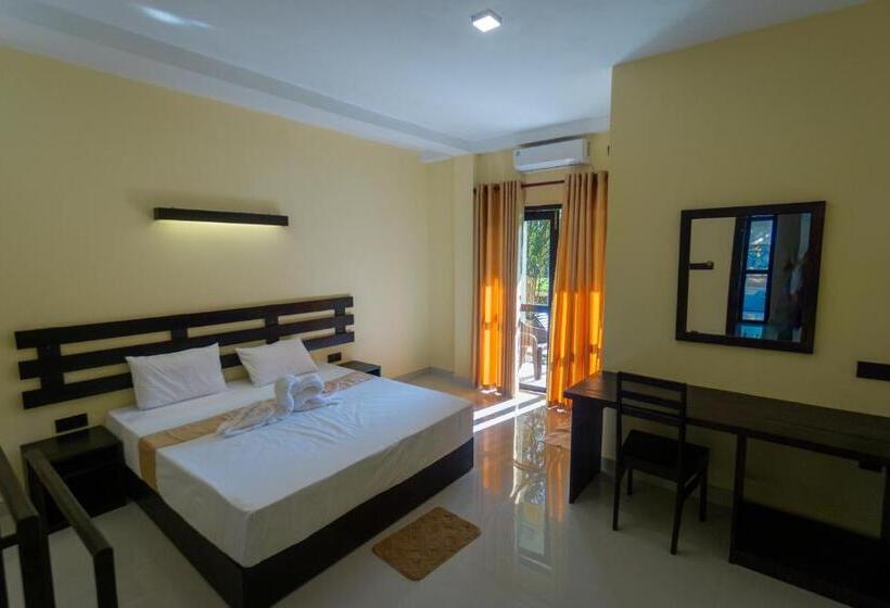 ベッドアンドブレックファースト Three Lines