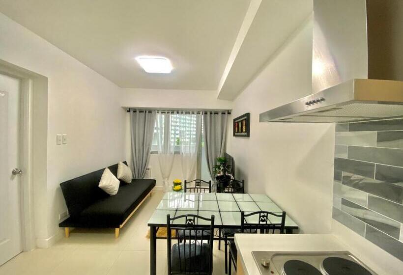 هتل 1 Br Condo Unit At Commonwealth