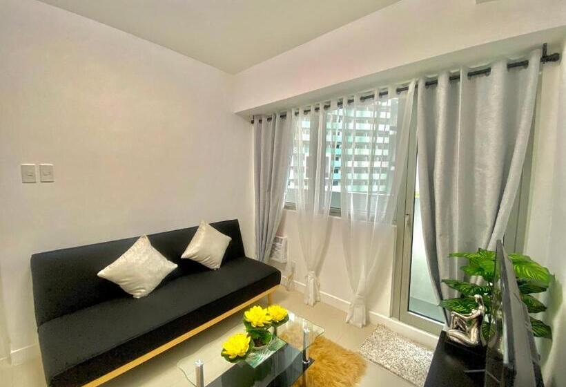 هتل 1 Br Condo Unit At Commonwealth