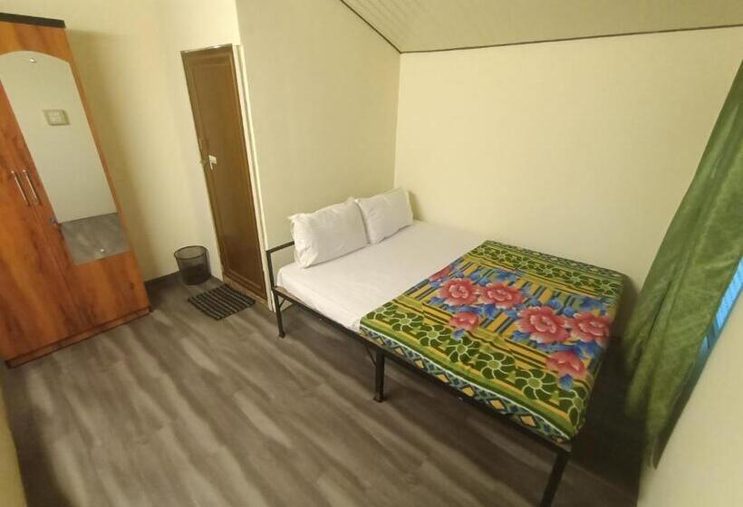 호텔 Baadal Pani Beach Resort Near Kelwa Beach