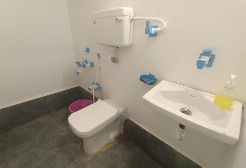 בית מלון כפרי Baadal Pani Beach Resort Near Kelwa Beach