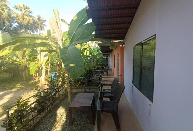 בית מלון כפרי Baadal Pani Beach Resort Near Kelwa Beach