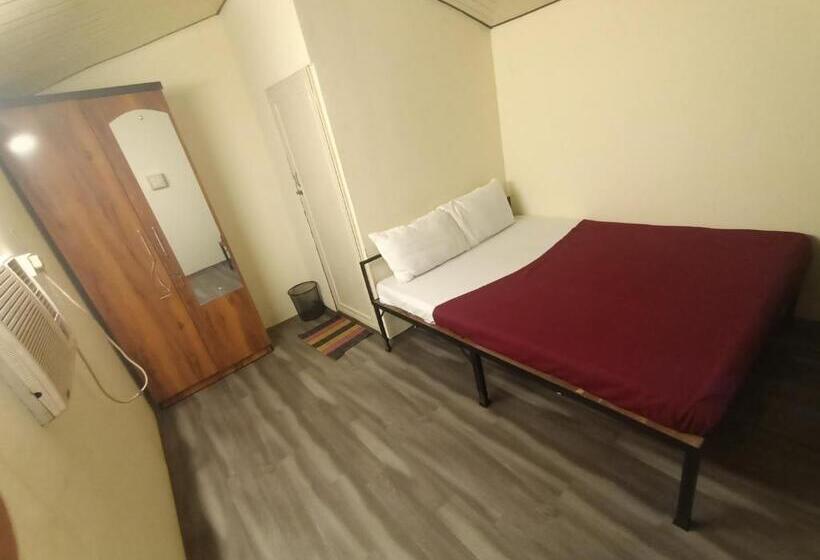 호텔 Baadal Pani Beach Resort Near Kelwa Beach