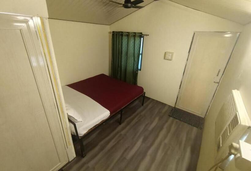 בית מלון כפרי Baadal Pani Beach Resort Near Kelwa Beach