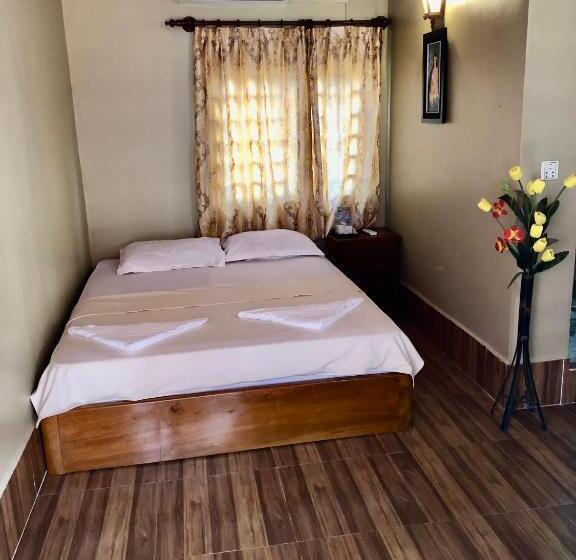 فندق Blue Moon Guesthouse And Bar