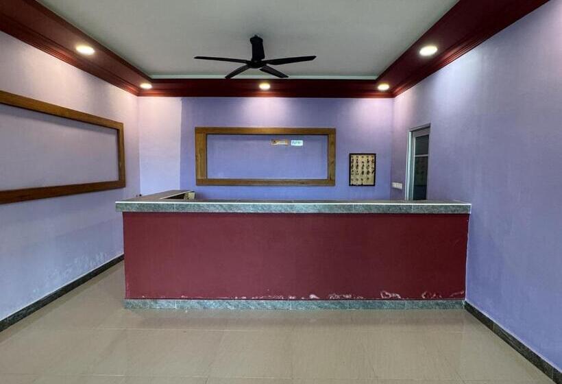 فندق Capital O 90949 Pelangi Beach Resort Mersing