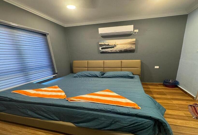 فندق Capital O 90949 Pelangi Beach Resort Mersing