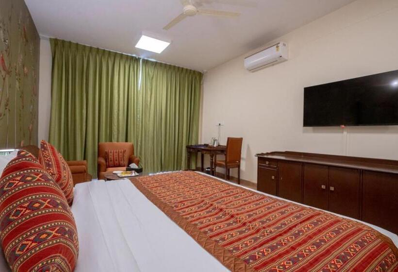 ホテル Ezzenza Swarg By Beas Golf Resort   Devlok Manali