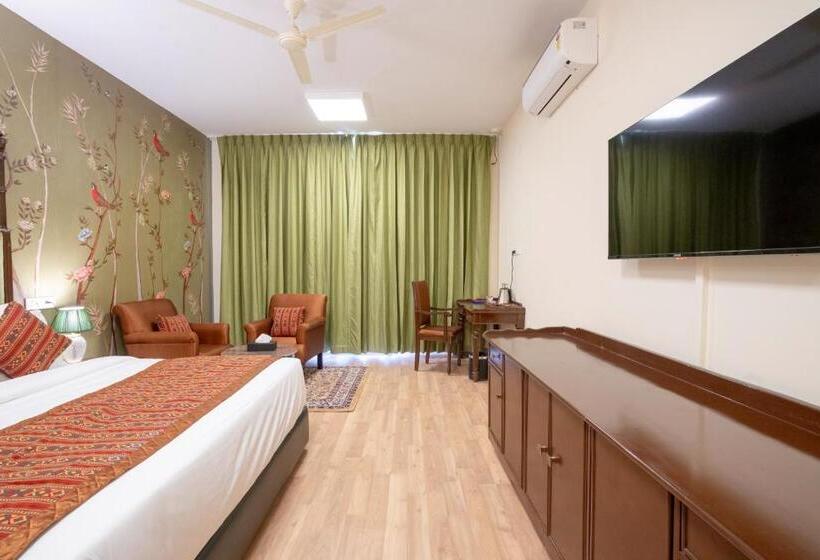 ホテル Ezzenza Swarg By Beas Golf Resort   Devlok Manali