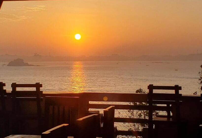 Отель Surf And Stay Surf School &