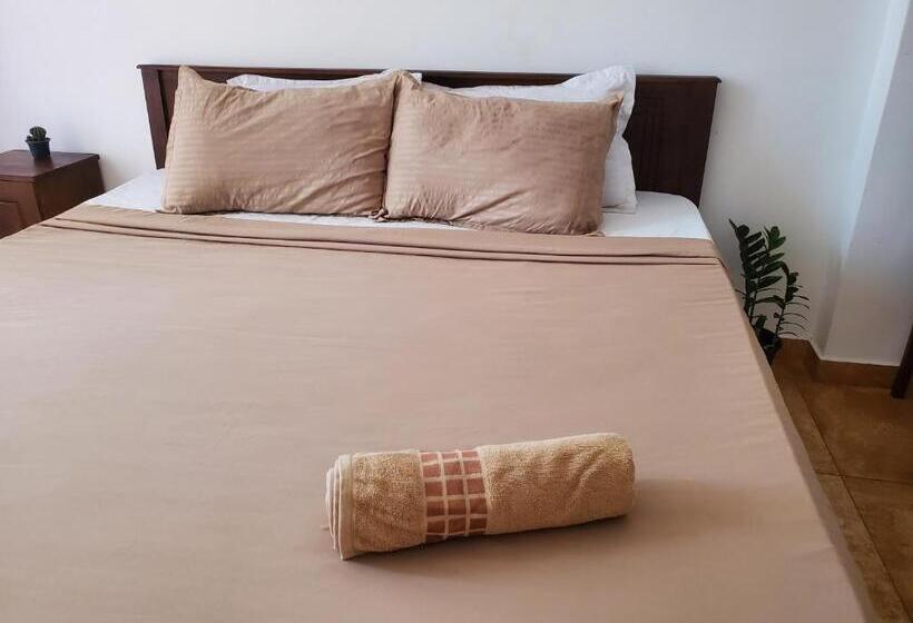 Отель Surf And Stay Surf School &