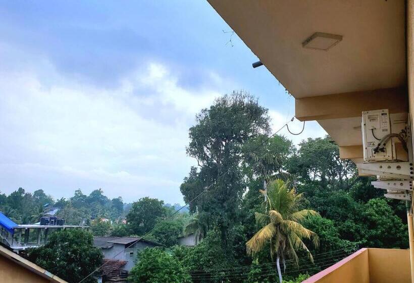 Отель Surf And Stay Surf School &