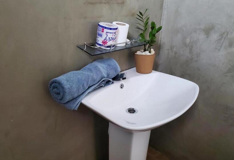 Отель Surf And Stay Surf School &