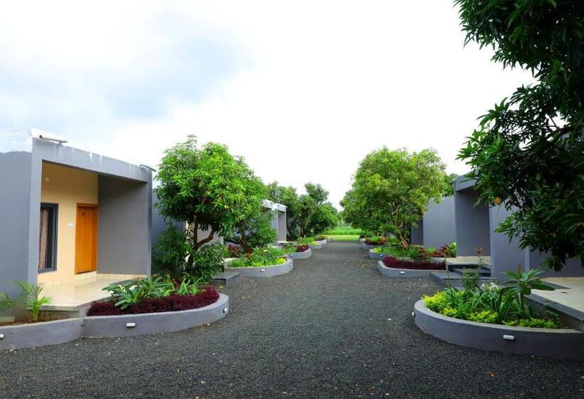 فندق Iravati Resort