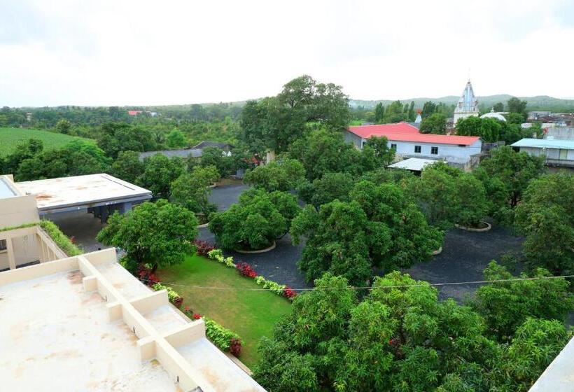 فندق Iravati Resort