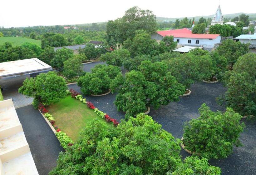 فندق Iravati Resort