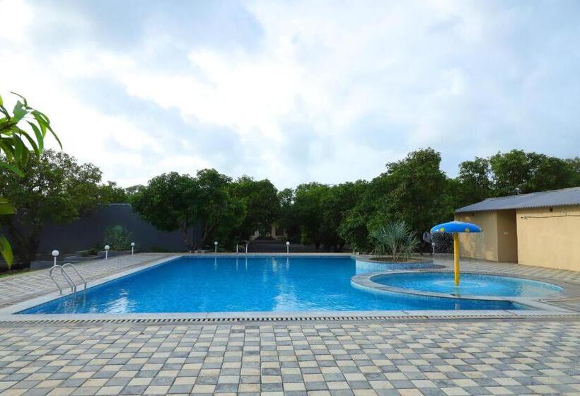 فندق Iravati Resort