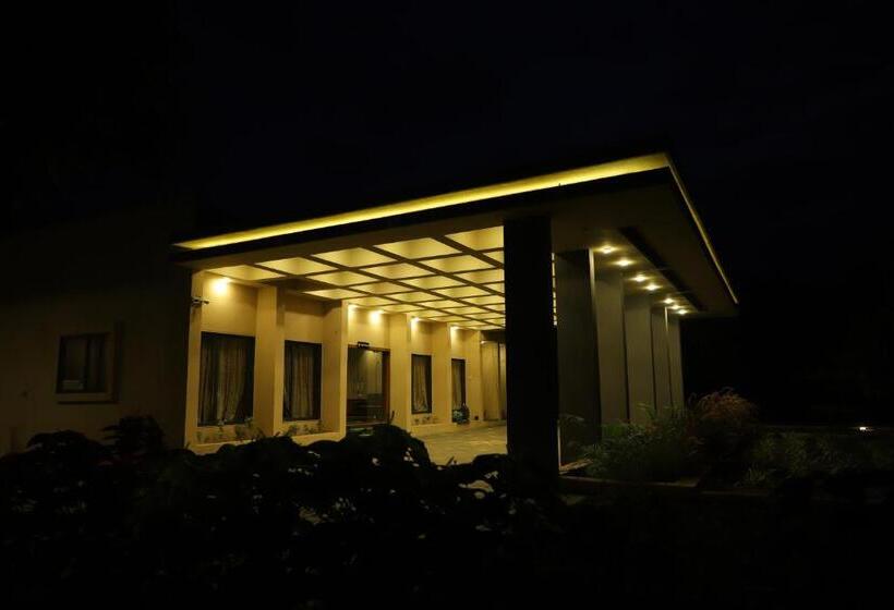 فندق Iravati Resort