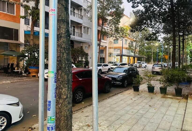 هتل Khách Sạn Hoàng Triều