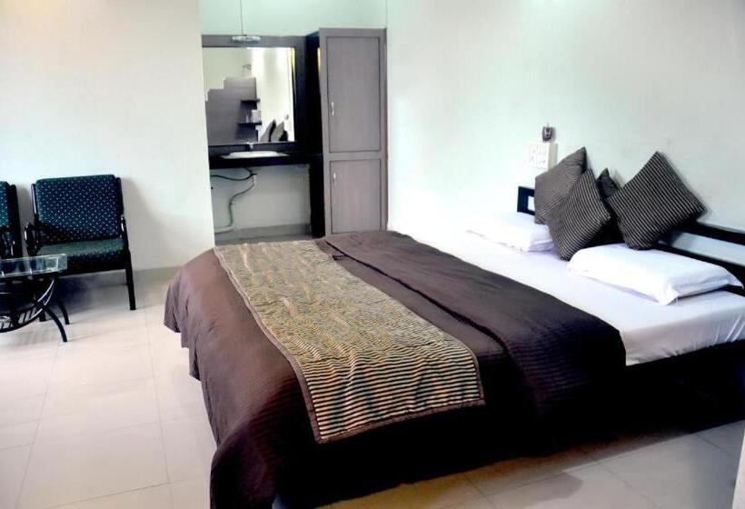 酒店 Lucky Holiday And Restaurant