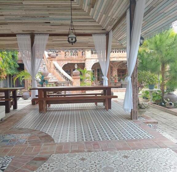 호텔 Mount Pinatubo Base Camp At Balai Hermogina