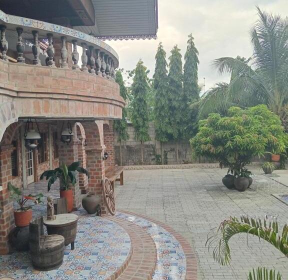 호텔 Mount Pinatubo Base Camp At Balai Hermogina