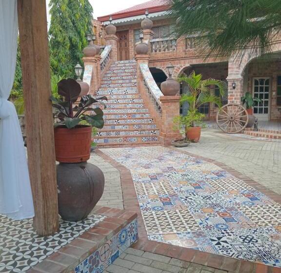 호텔 Mount Pinatubo Base Camp At Balai Hermogina