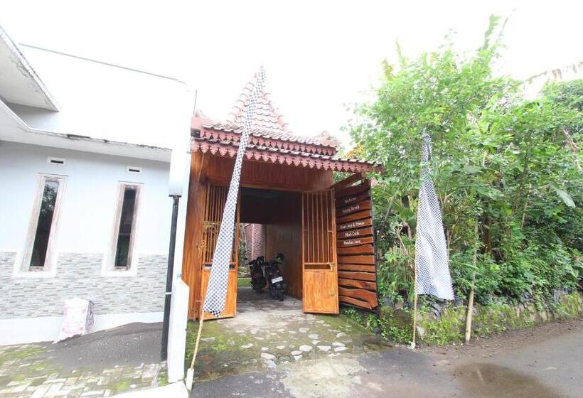 Отель Oyo 93789 Mbah Carik Homestay