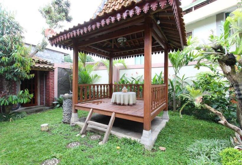Отель Oyo 93789 Mbah Carik Homestay
