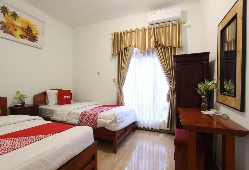 Отель Oyo 93789 Mbah Carik Homestay
