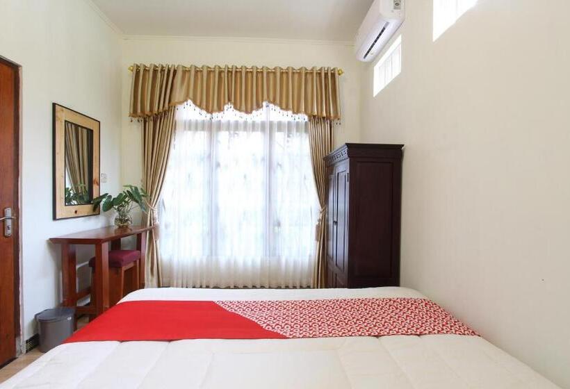 Отель Oyo 93789 Mbah Carik Homestay