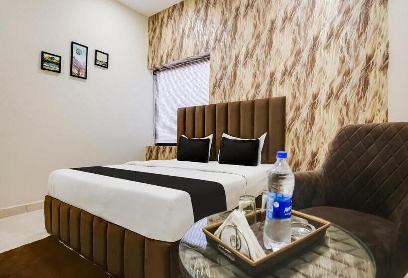 Fabhotel Royal Regency I