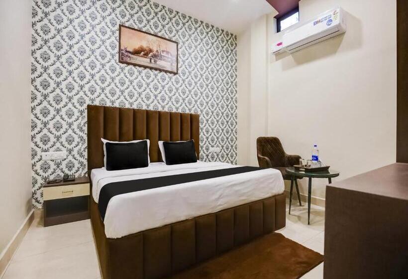 Fabhotel Royal Regency I