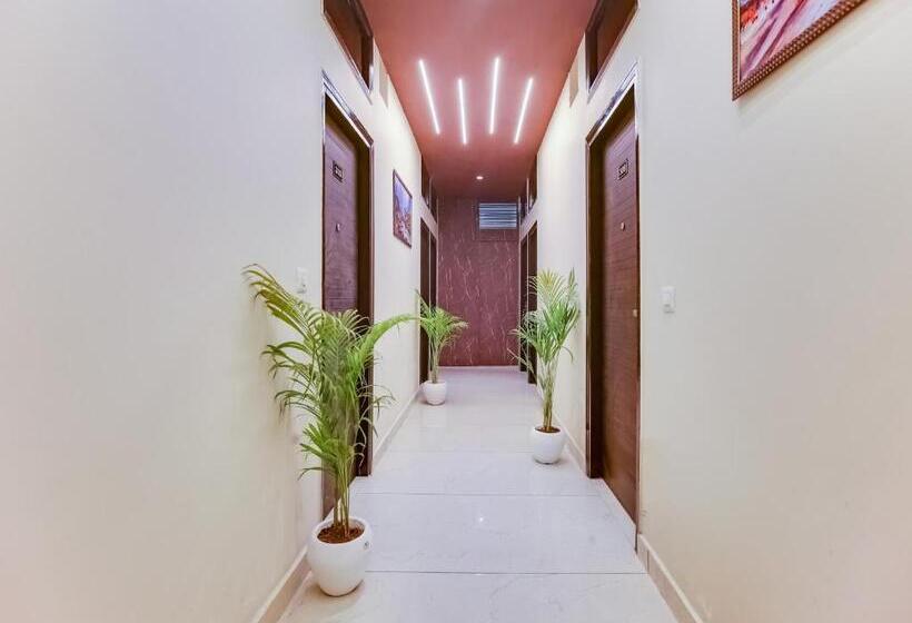 Fabhotel Royal Regency I