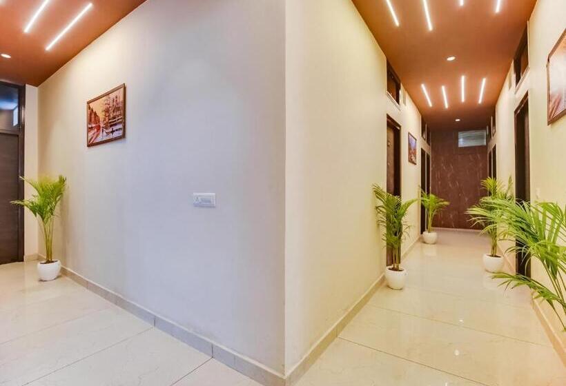 Fabhotel Royal Regency I