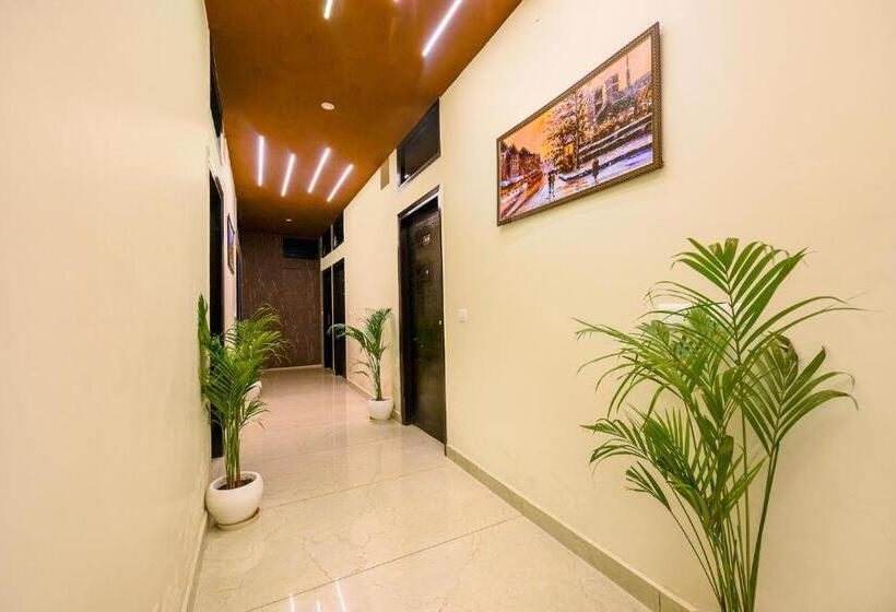 Fabhotel Royal Regency I