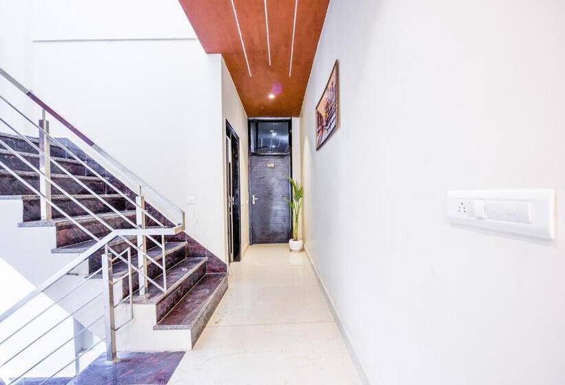 Fabhotel Royal Regency I