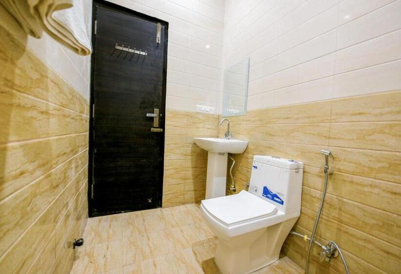 Fabhotel Royal Regency I