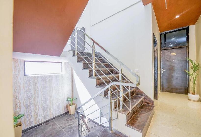 Fabhotel Royal Regency I