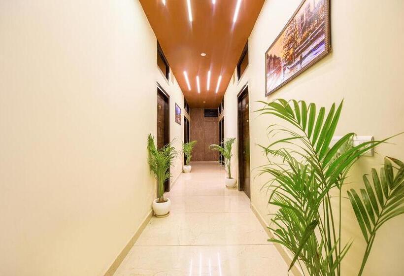 Fabhotel Royal Regency I