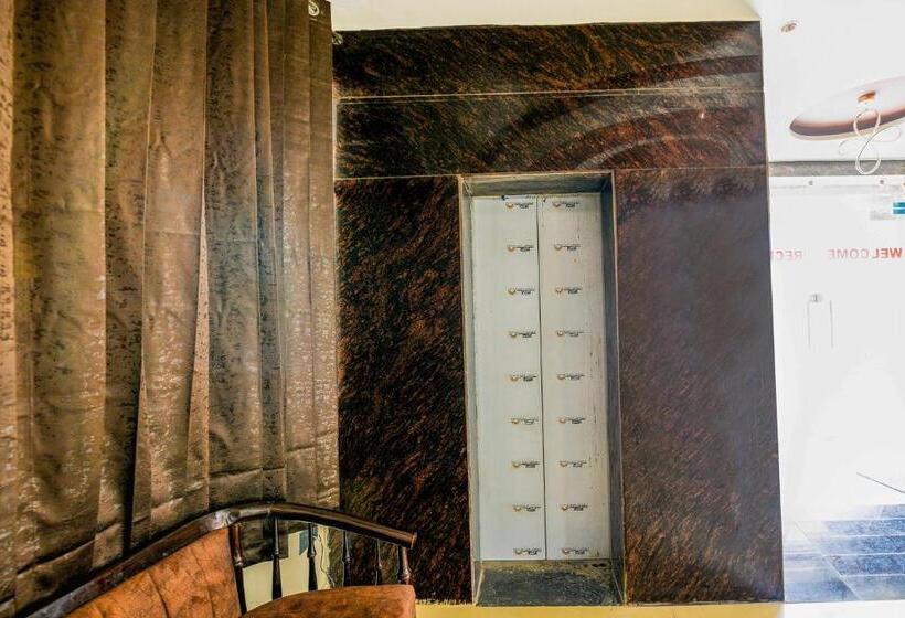 Fabhotel Royal Regency I