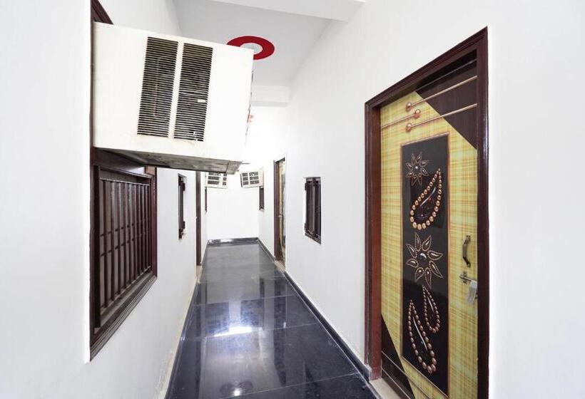 Отель Oyo S S Guest House